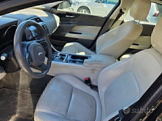 Jaguar XE MOTORE ROTTO DA SOSTITUIRE