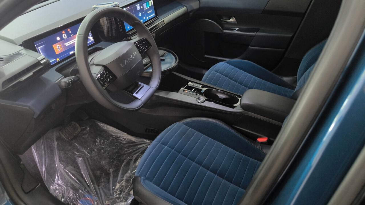 Lancia Ypsilon Hybrid e-DCT Edizione Cassina