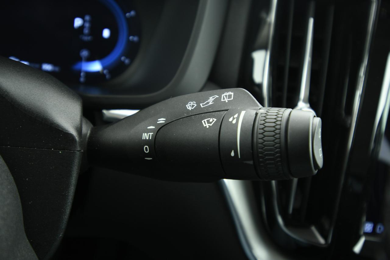 VOLVO XC60 2.0 b4 Momentum awd auto CAMERA+APP CONNECT+FULL LED