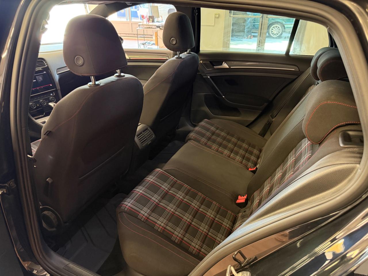 Volkswagen Golf GTI Performance 2.0 245 CV TSI DSG