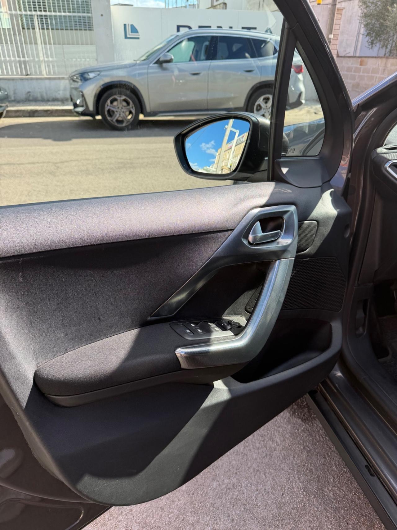 Peugeot 2008 ALLURE 1.5 100 cv-2018/NAVI/PELLE