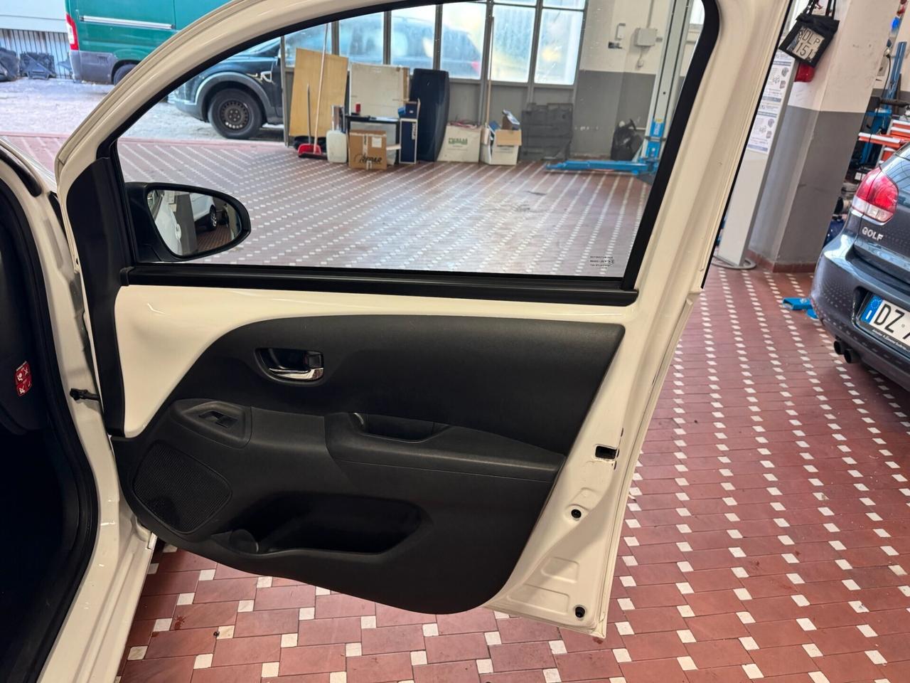 Toyota Aygo 1.0 VVT-i 69 CV 5 porte x-wave TSS - UNICO PROPRIETARIO