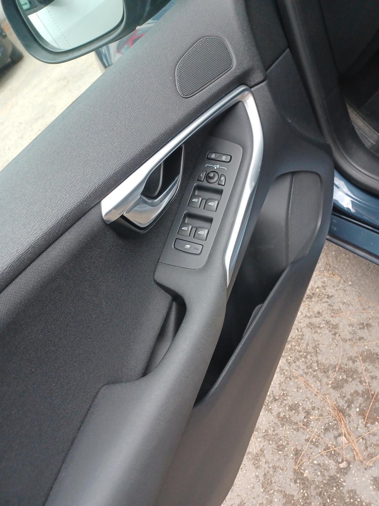 Volvo V40 D3 Geartronic Momentum ANNO 2017