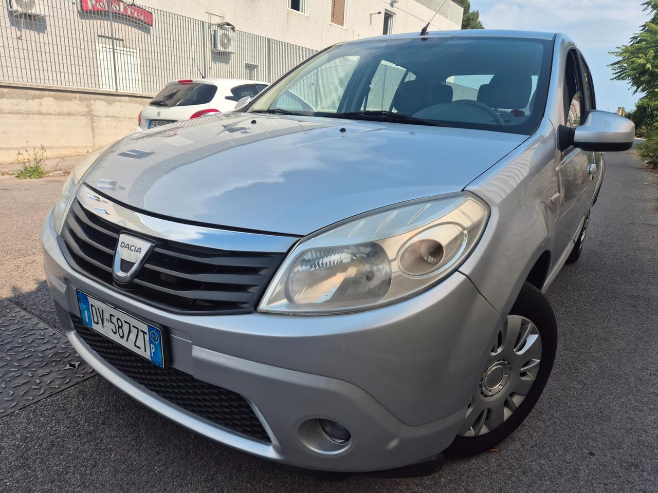 DACIA SANDERO 1.4 GPL ACCESSORIATA DI TUTTO 2010