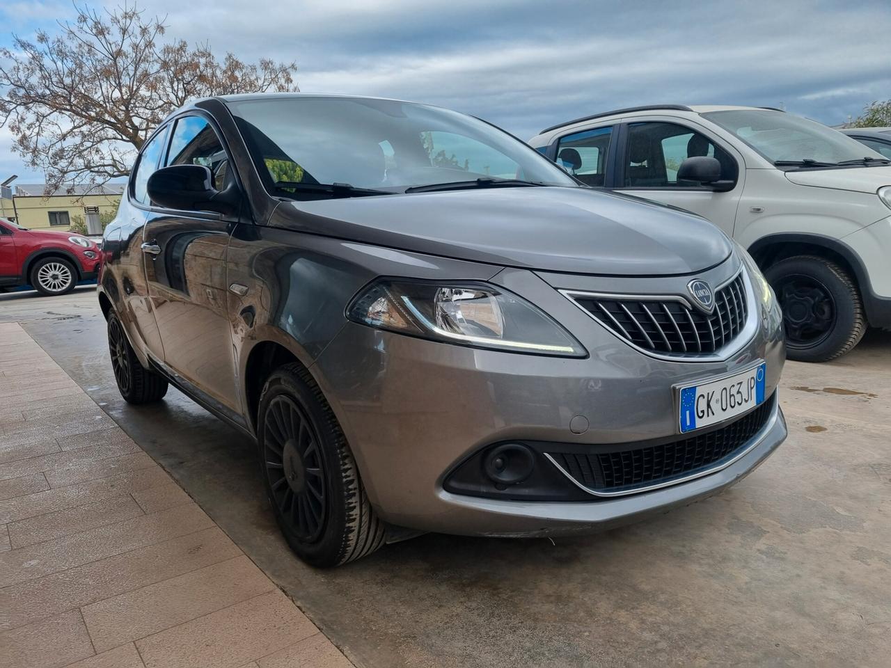 Lancia Ypsilon 1.0 FireFly 5 porte S&S Hybrid Ecochic A. Ferretti