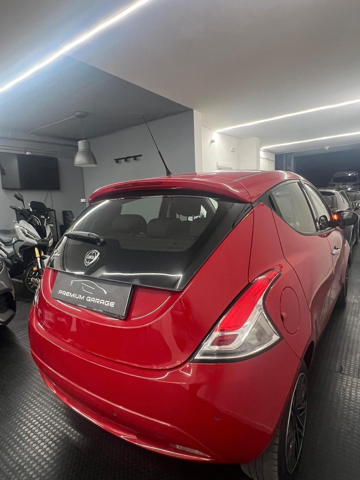 Lancia Ypsilon 1.2 69 CV 5 porte GPL Ecochic Black and Noir