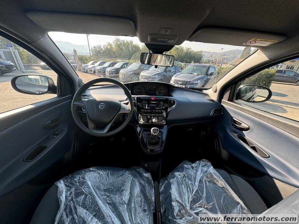 Lancia Ypsilon 1.0 Hybrid Silver NOLEGGIO RENT TO BUY