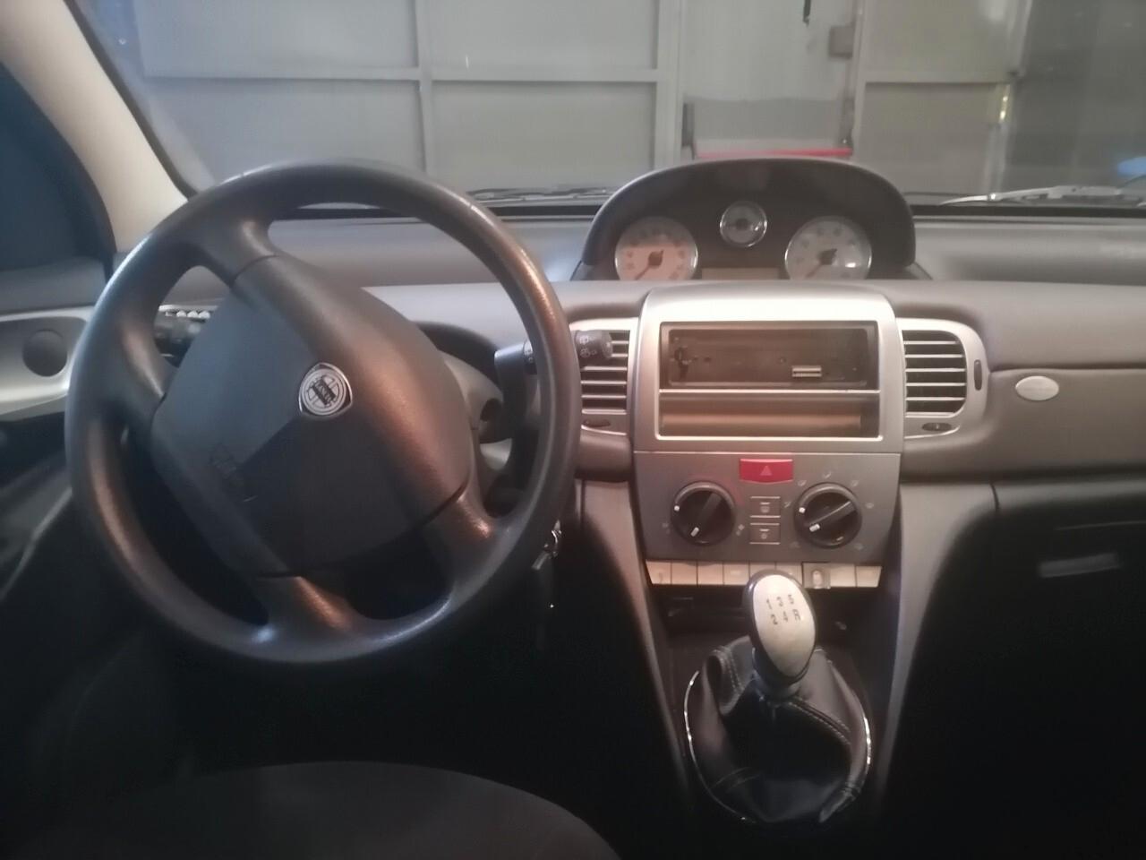 Lancia Ypsilon 1.2 Oro Bianco