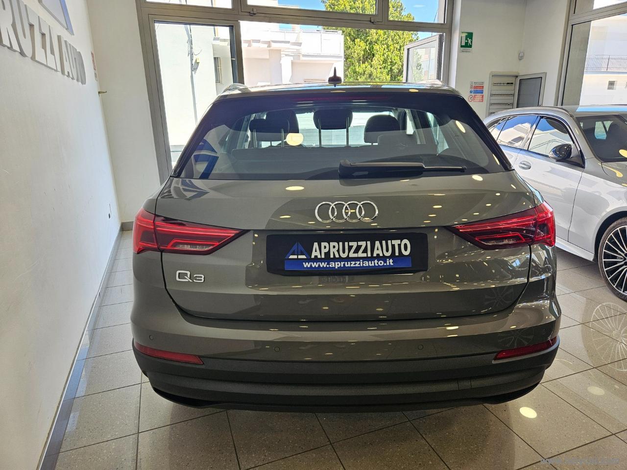 AUDI Q3 35 TDI S tronic Business Advanced