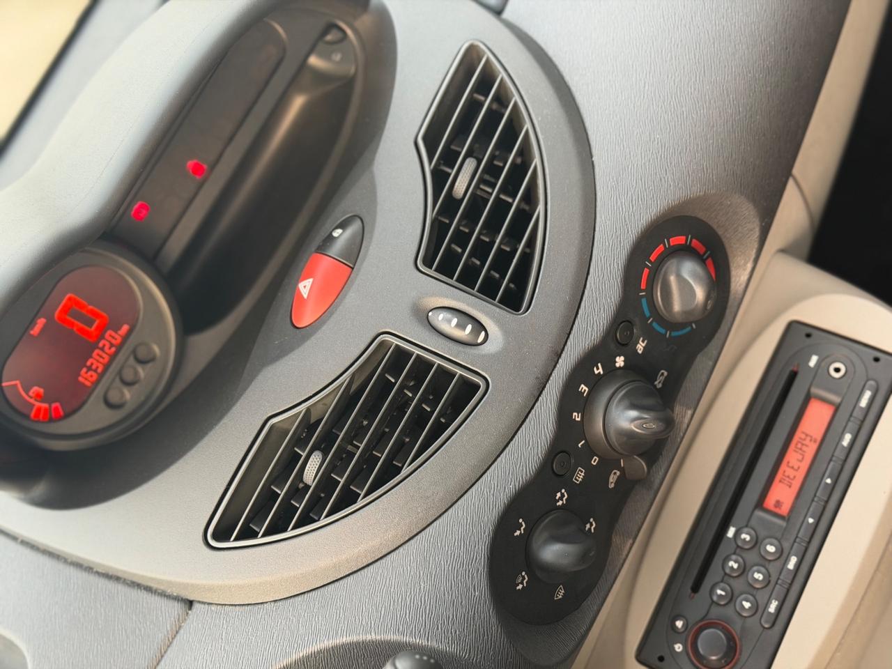 Renault TWINGO 1.2 BENZINA 2009 - ECONOMICA