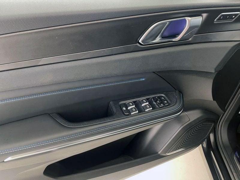 Lynk & Co 01 01 PHEV