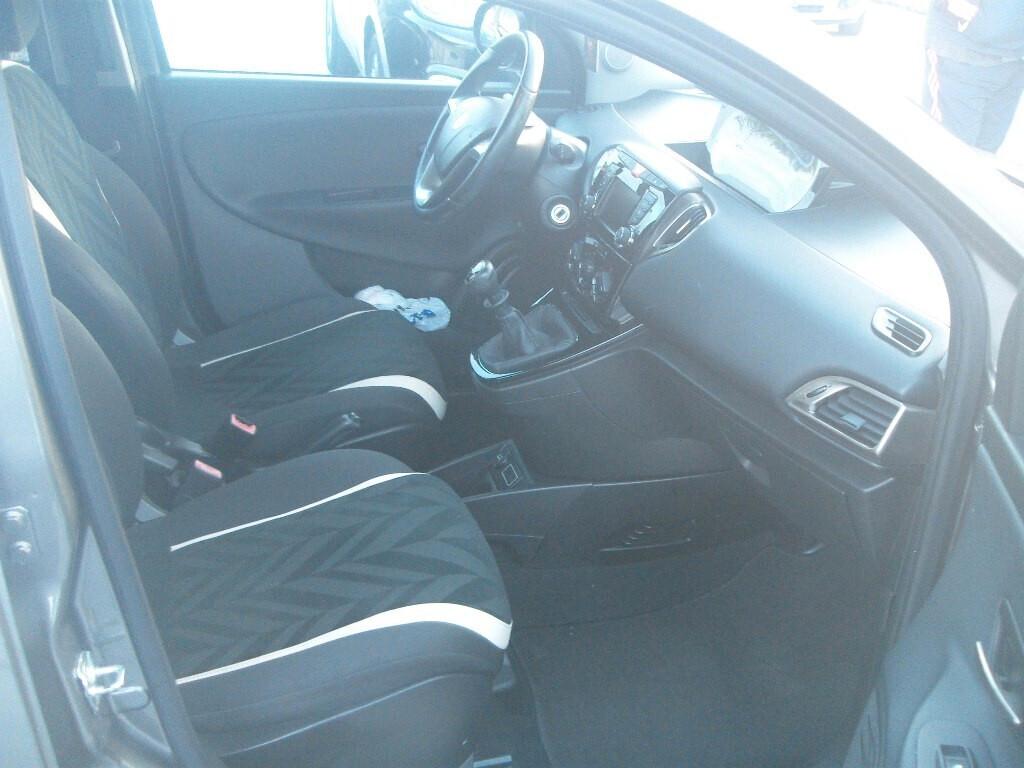 Lancia Ypsilon 1.2 69 CV Gold - 2016