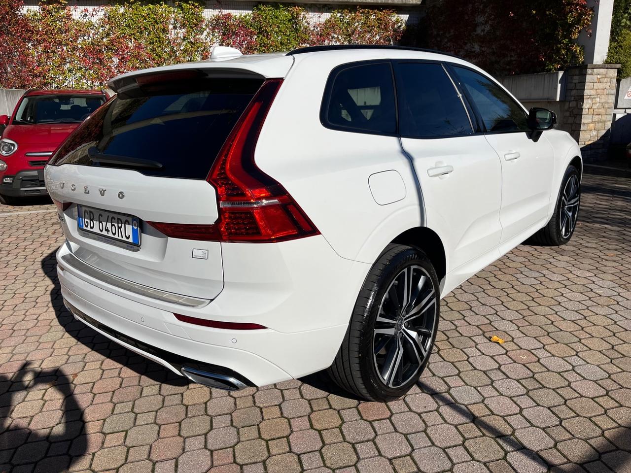 Volvo XC 60 XC60 T6 Recharge Plug-in Hybrid AWD R-design