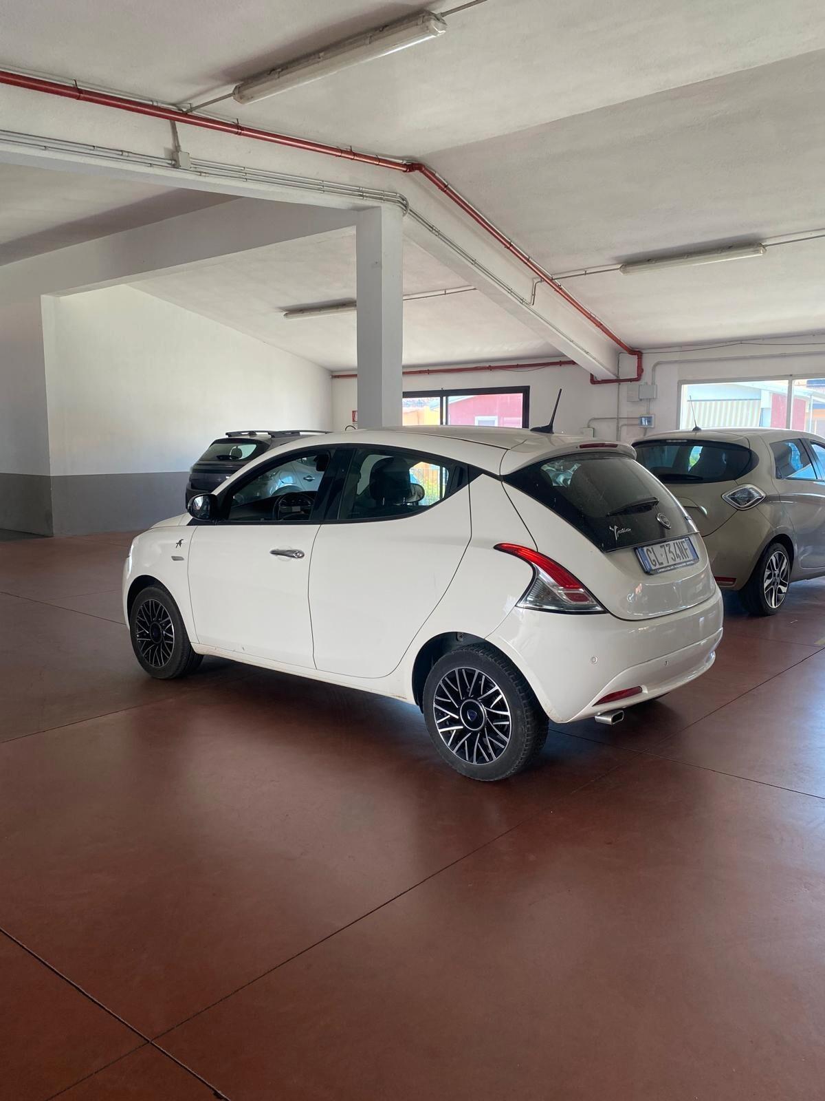 Lancia Ypsilon 1.0 FireFly 5 porte S&S Hybrid Alberta Ferretti