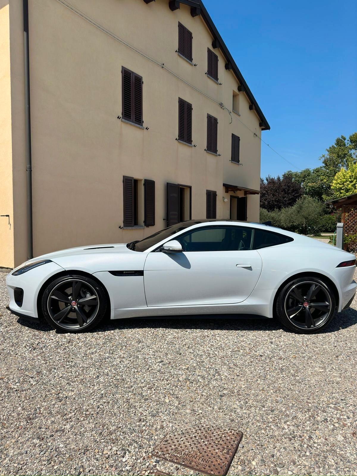 Jaguar F-Type 2.0 i4 RWD 300 CV aut. Coupé R-DYNAMIC