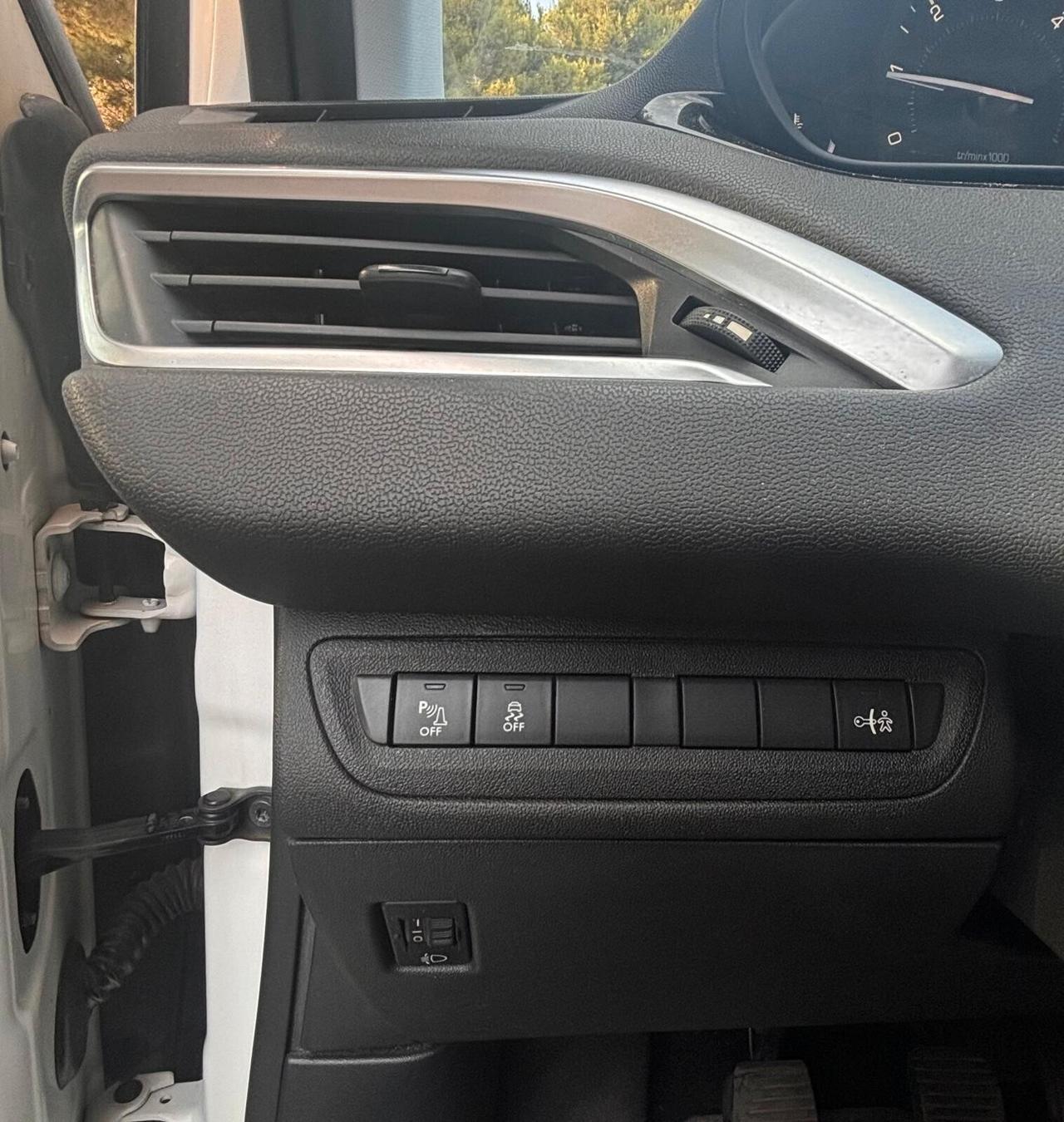 Peugeot 208 1.4 HDi 68 CV 5 porte Allure