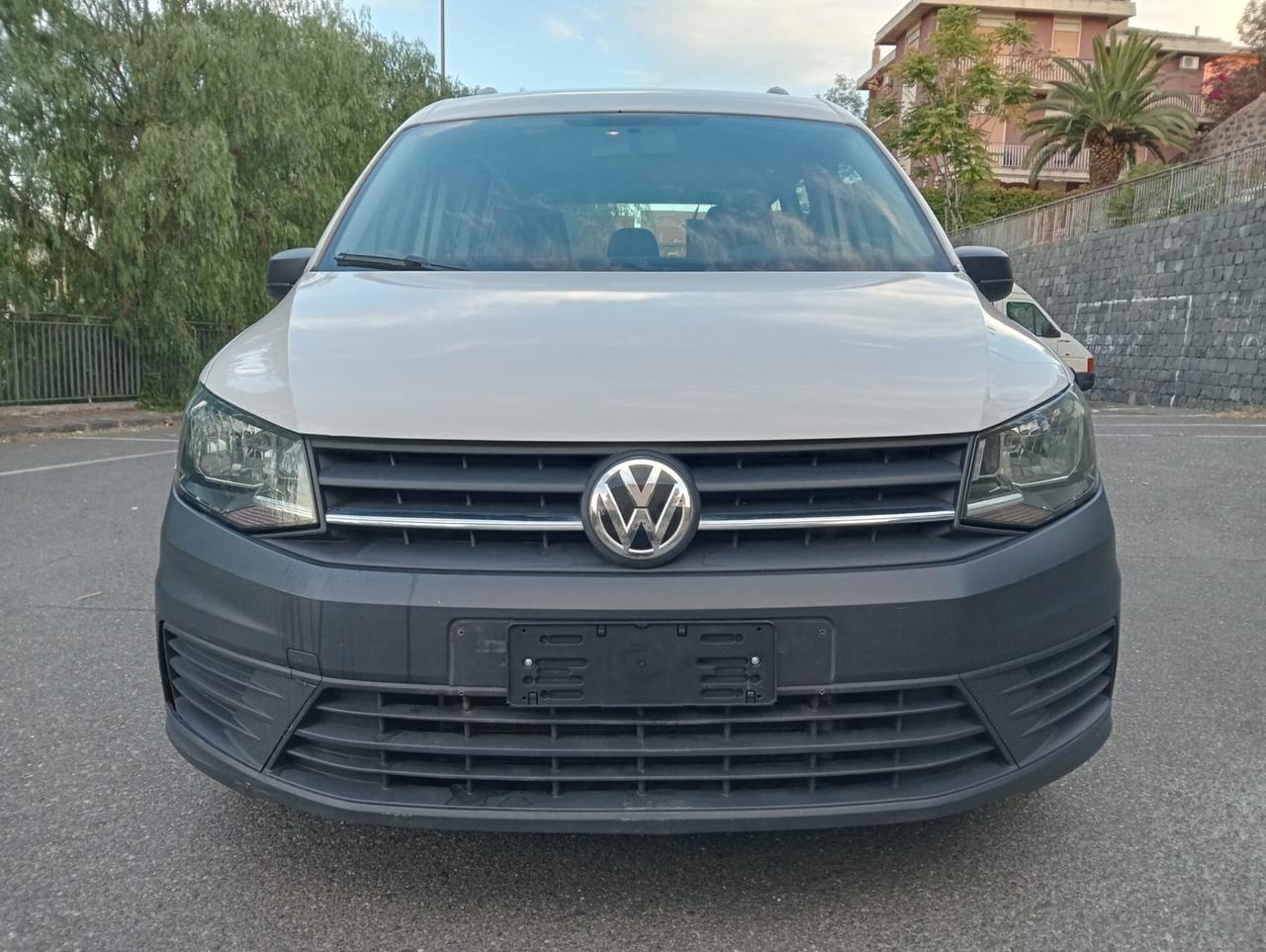 Volkswagen Caddy Pianale ribassato con rampa disabili in carrozzina