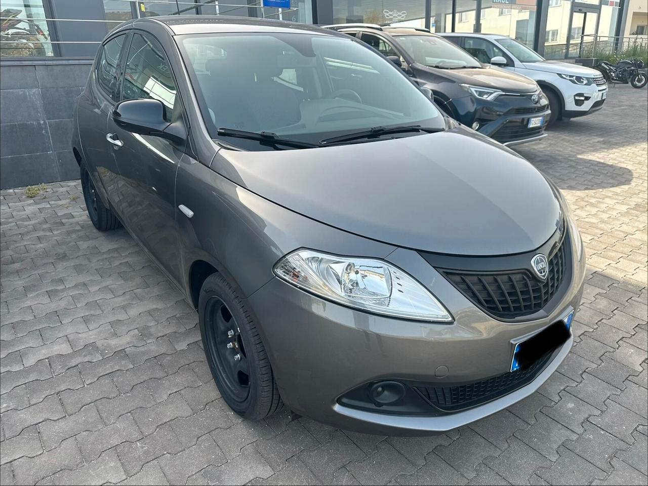 Lancia Ypsilon 1.0 FireFly 5 porte S&S Hybrid Silver