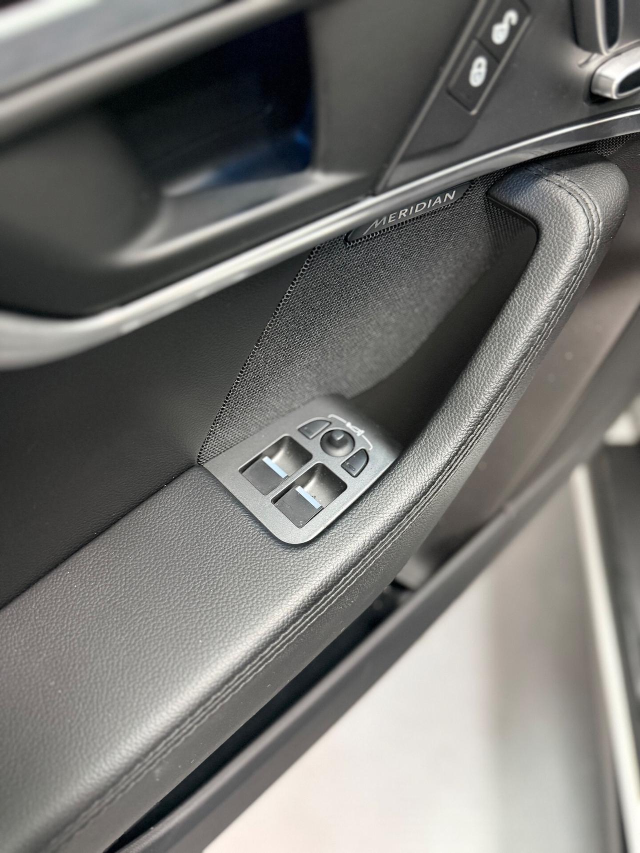 Jaguar F-Type 2.0 aut. Coupé Chequered Flag 05/2019 EURO 6D TETTO RETROCAM SCARICO
