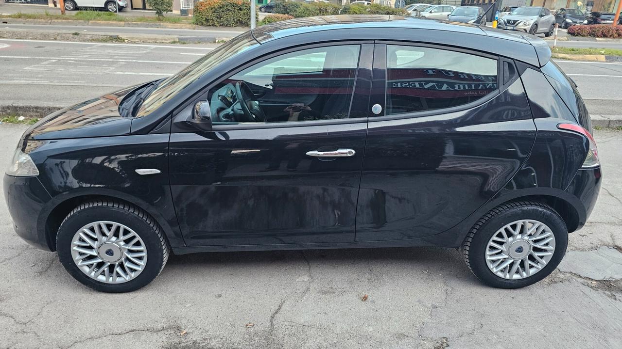 Lancia Ypsilon 0.9 TwinAir 85 CV 5 porte Metano Ecochic Gold