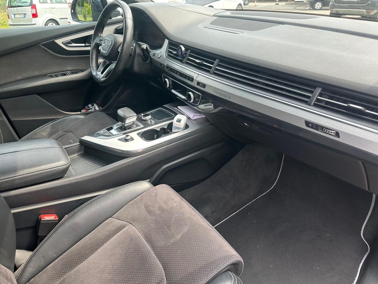 Audi Q7 S Line 3.0 TDI #5846