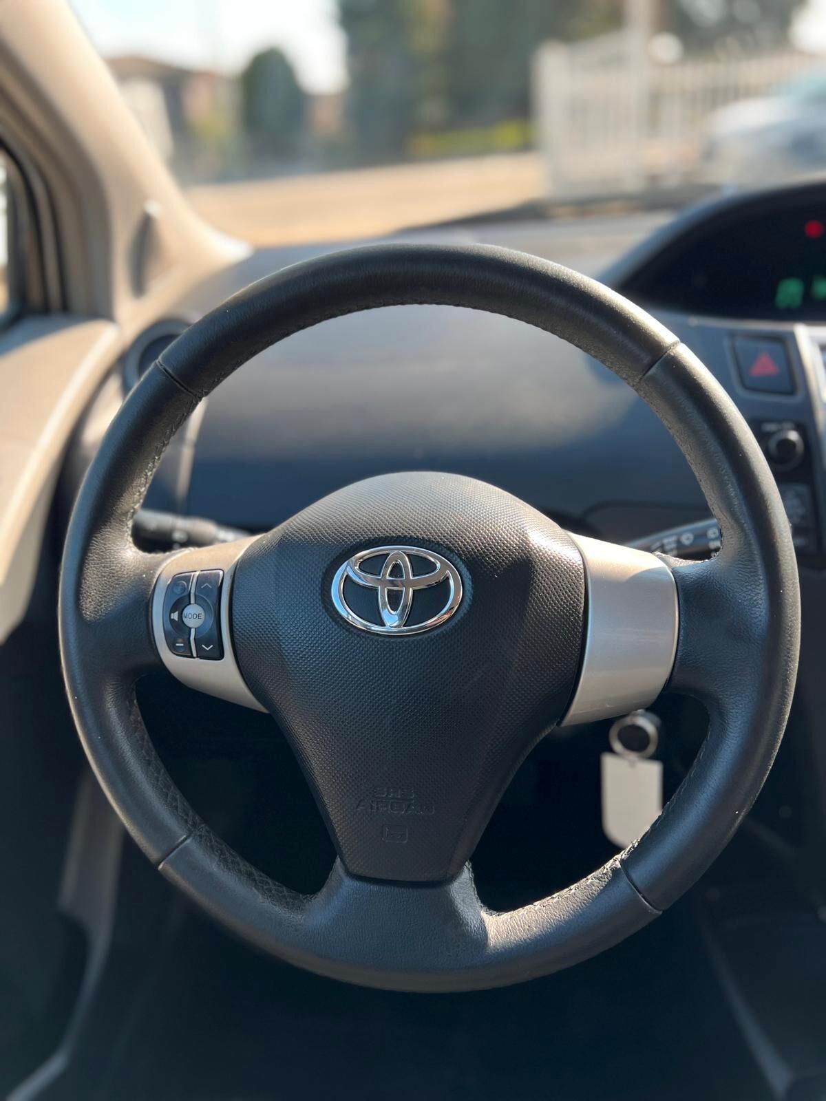 Toyota Yaris 1.0 5 porte Now