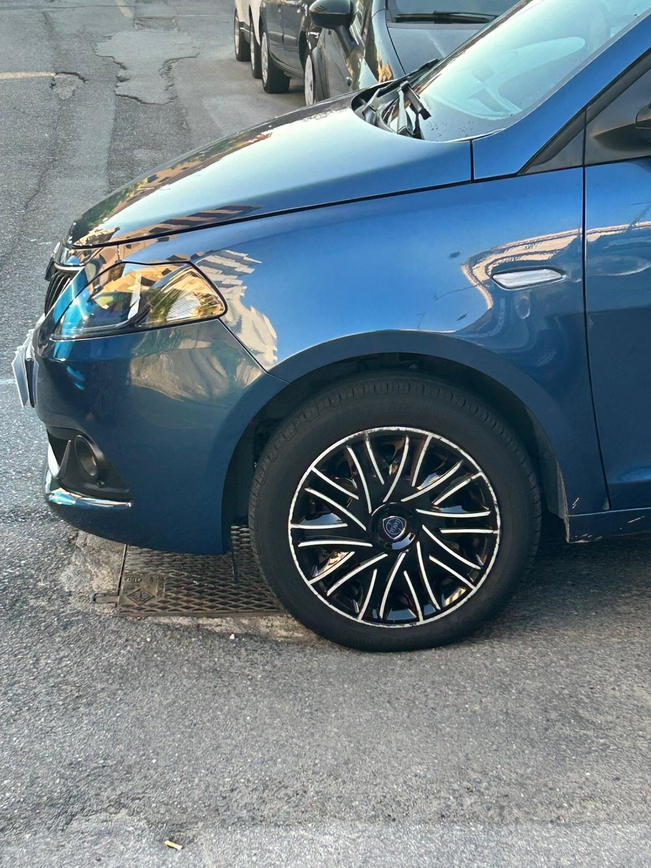 Lancia Ypsilon 1.0 FireFly 5 porte S&S Hybrid Ecochic A. Ferretti