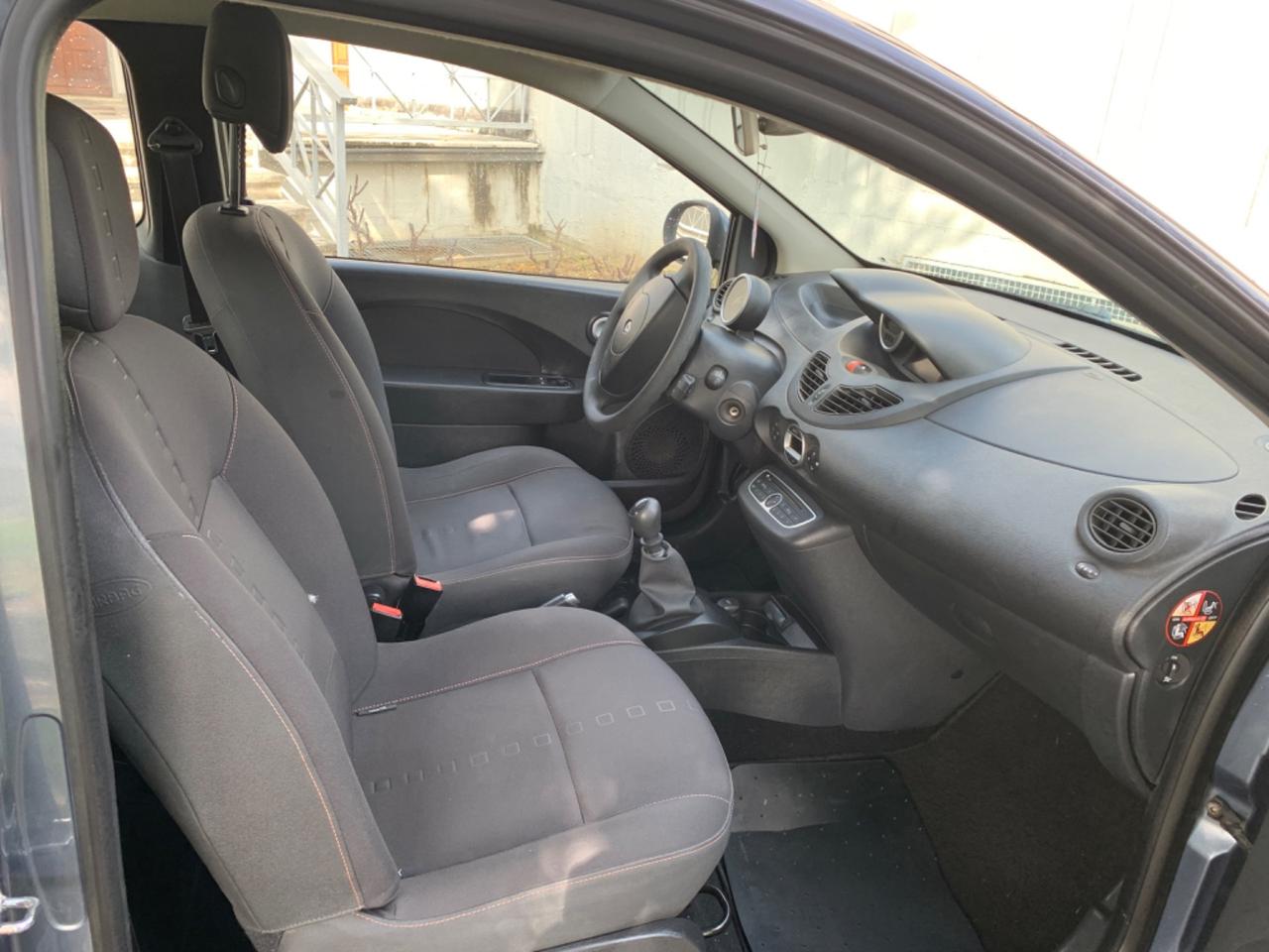 Utilitaria 1.2 benzina neopatentati