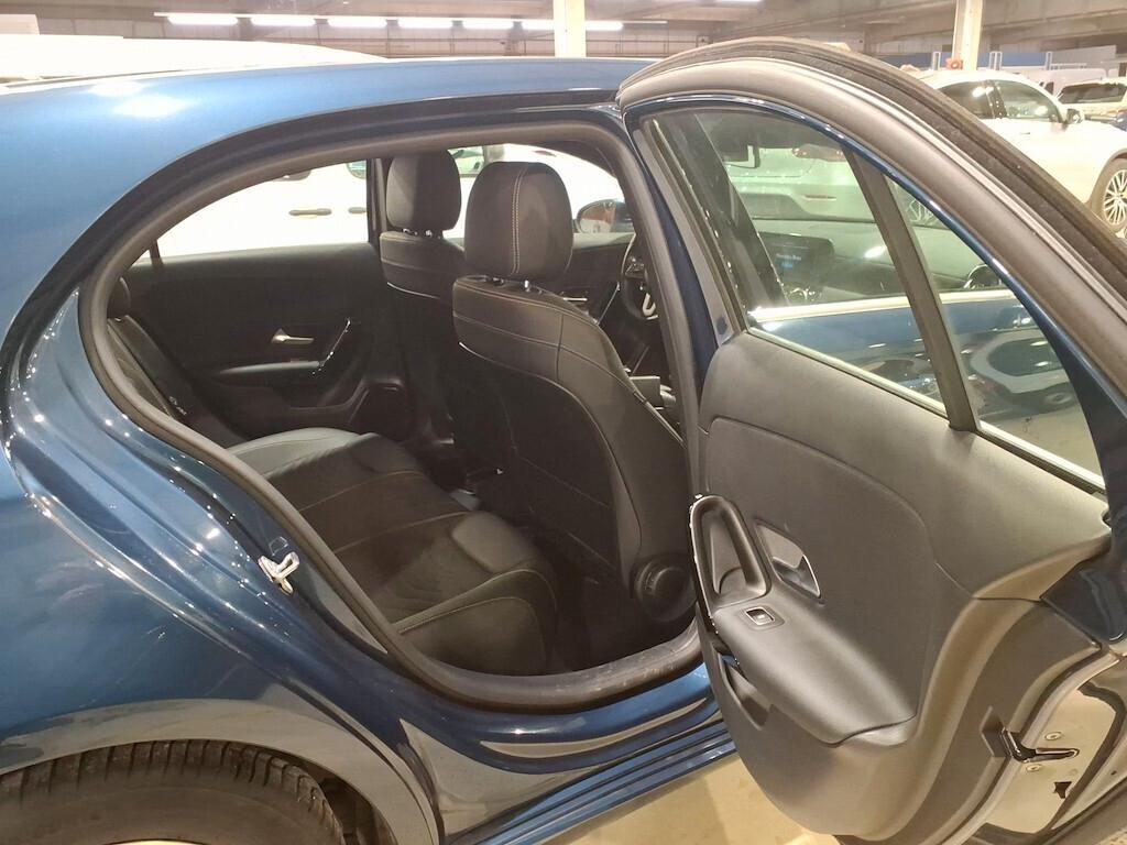 MERCEDES-BENZ A 160D 95CV 6M. BUSINESS SOLUTION ( NAVI PREMIUM - CRUISE - PELLE - PARK ASSIST )