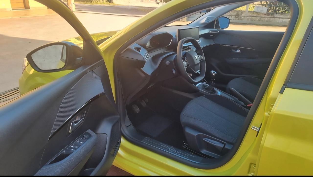 Peugeot 208 1.2 PURETECH STYLE S&S KM ZERO 100 CV PER NEOPATENTATI