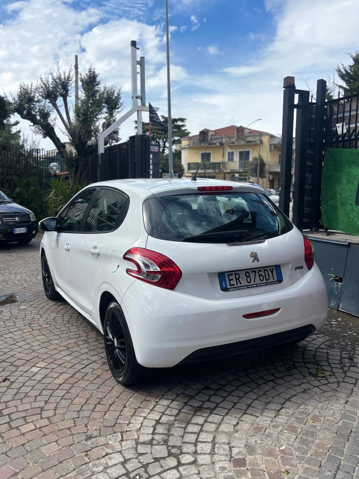 Peugeot 208 1.4 HDi 68 CV 5 porte Allure