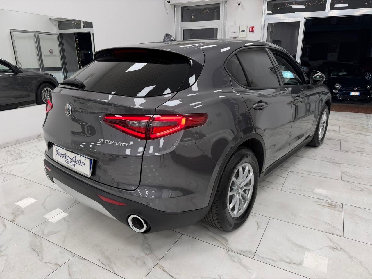 Alfa Romeo Stelvio 2.2 Turbodiesel 160 CV AT8 RWD Business