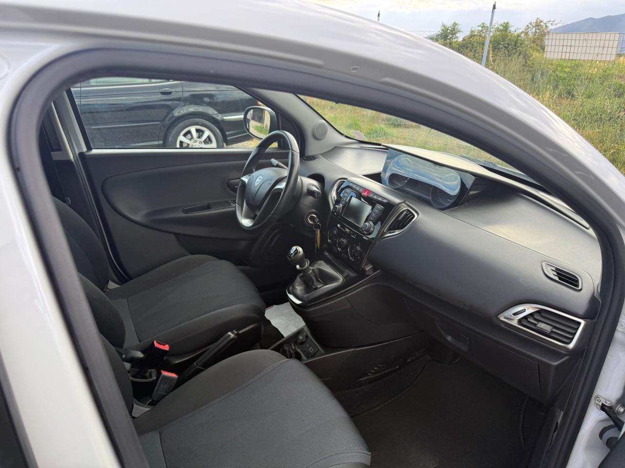 Lancia Ypsilon 1.2 69 CV 5 porte GPL Ecochic Silver