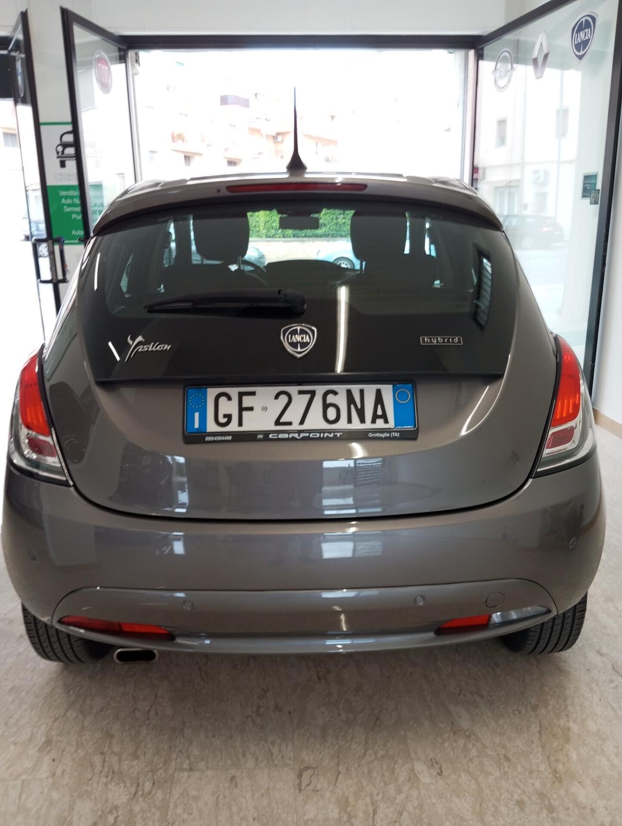 Lancia Ypsilon 1.0 FireFly 5 porte S&S Hybrid Ecochic Silver