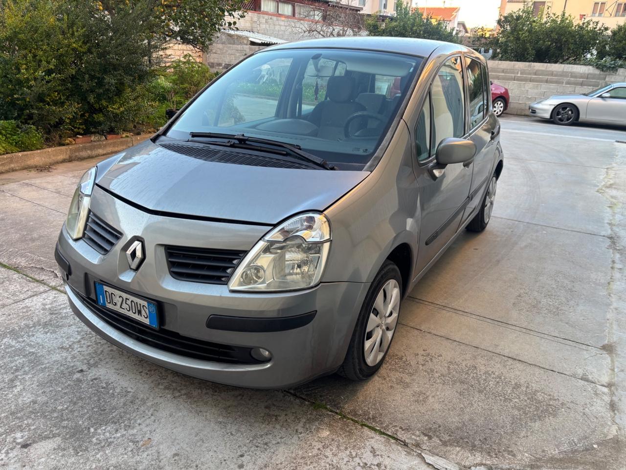 Renault Modus 1.5 dCi 70CV Saint Tropez