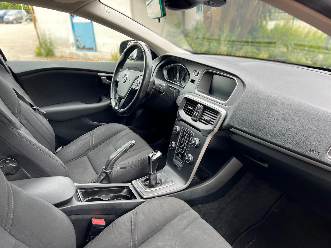 VOLVO V40 2.0 d2 Kinetic my18 - 2018