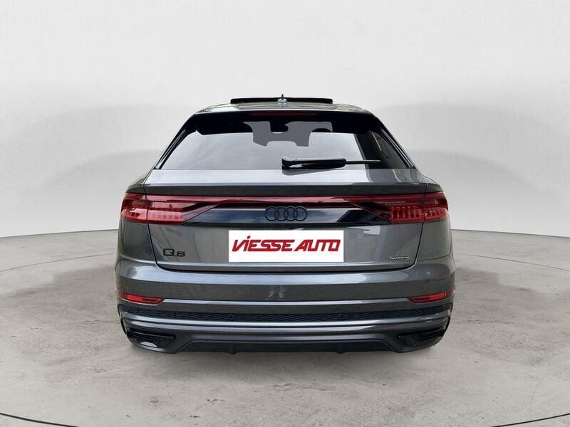 Audi Q8 55 TFSI quattro tiptronic Sport