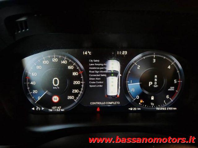 VOLVO XC60 B4 (d) AWD Geartronic Momentum Pro IN ARRIVO