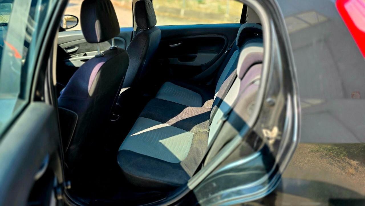 Fiat Grande Punto 1.2 NEOPATENTATI con gancio traino