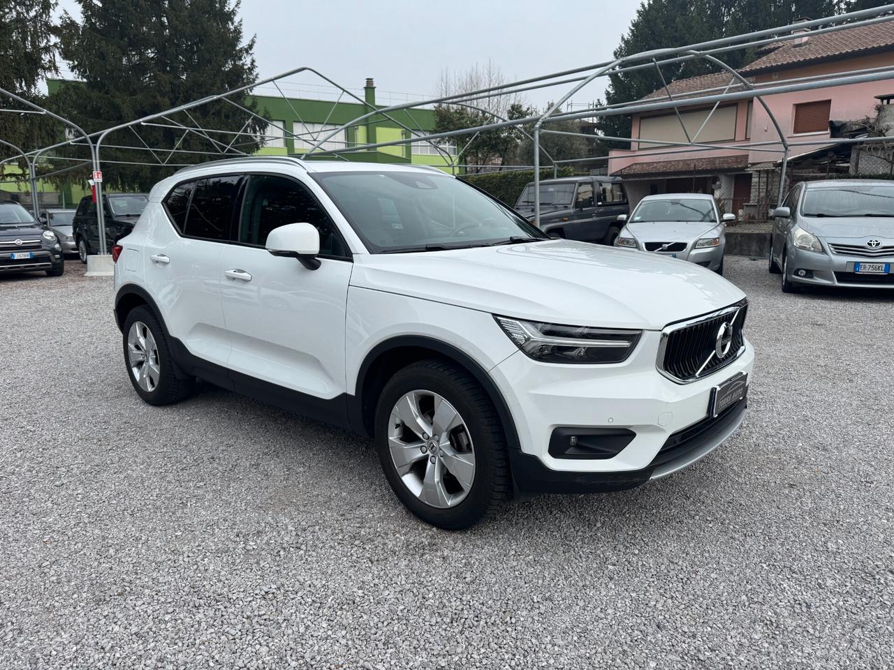 Volvo XC40 T2 Geartronic Momentum Pro