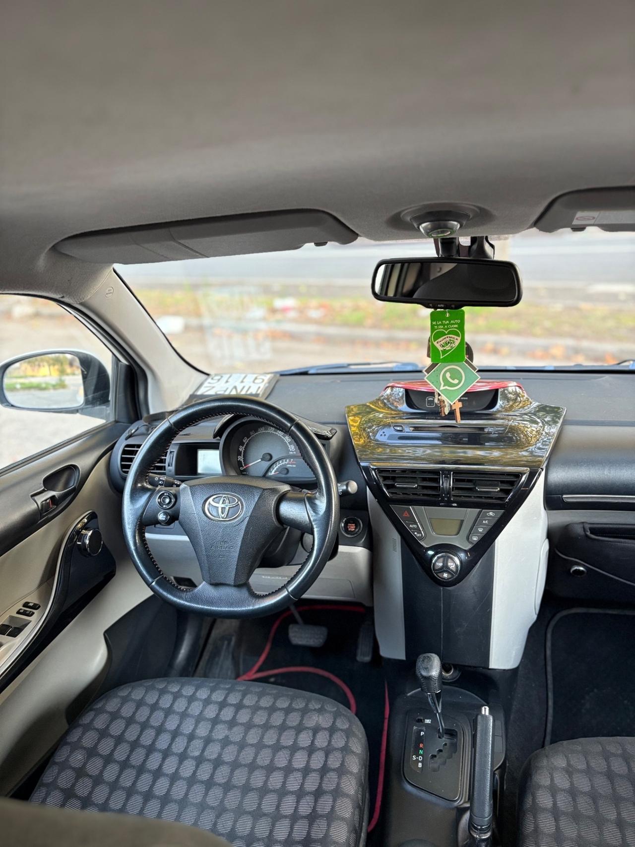 Toyota IQ Automatica 1.0 benzina 68cv