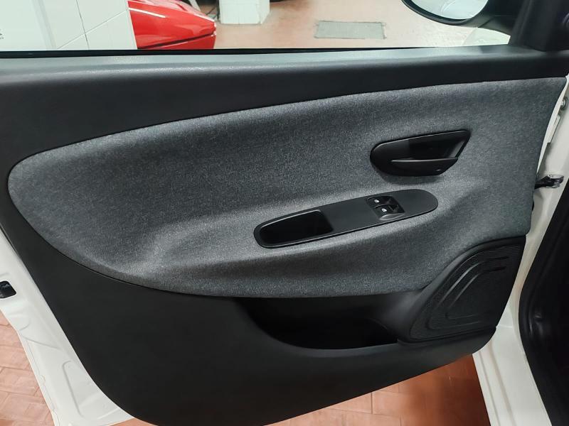Lancia Ypsilon 1.0 hybrid Silver 70 cv 5 posti
