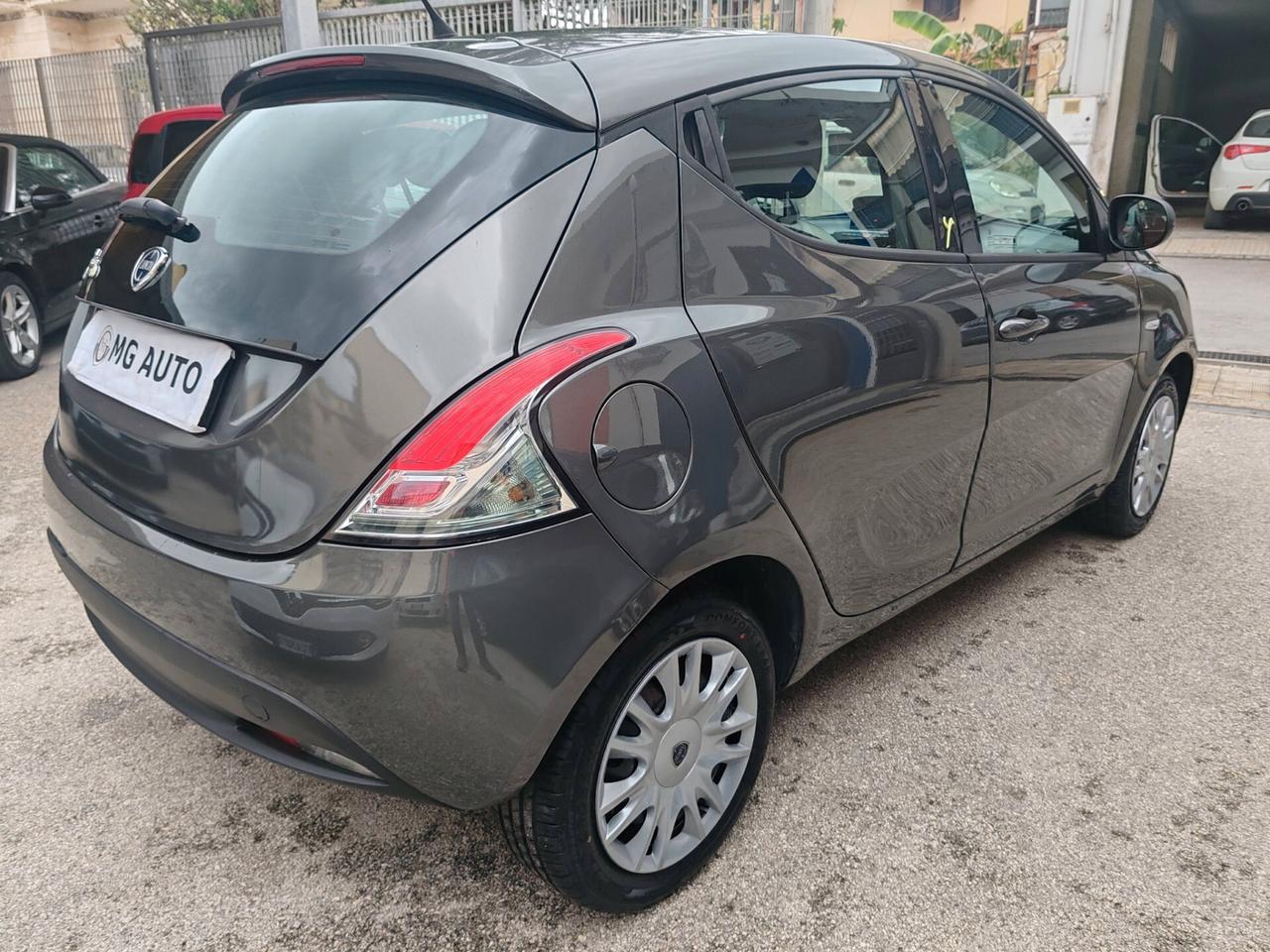 Lancia Ypsilon 1.2 69 CV 5 porte GPL BENZINA