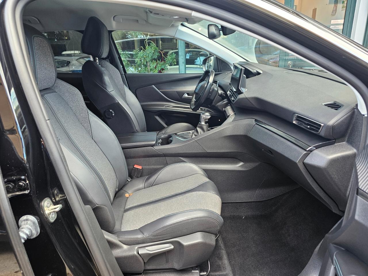 Peugeot 3008 BlueHDi 130 S&S Allure pack