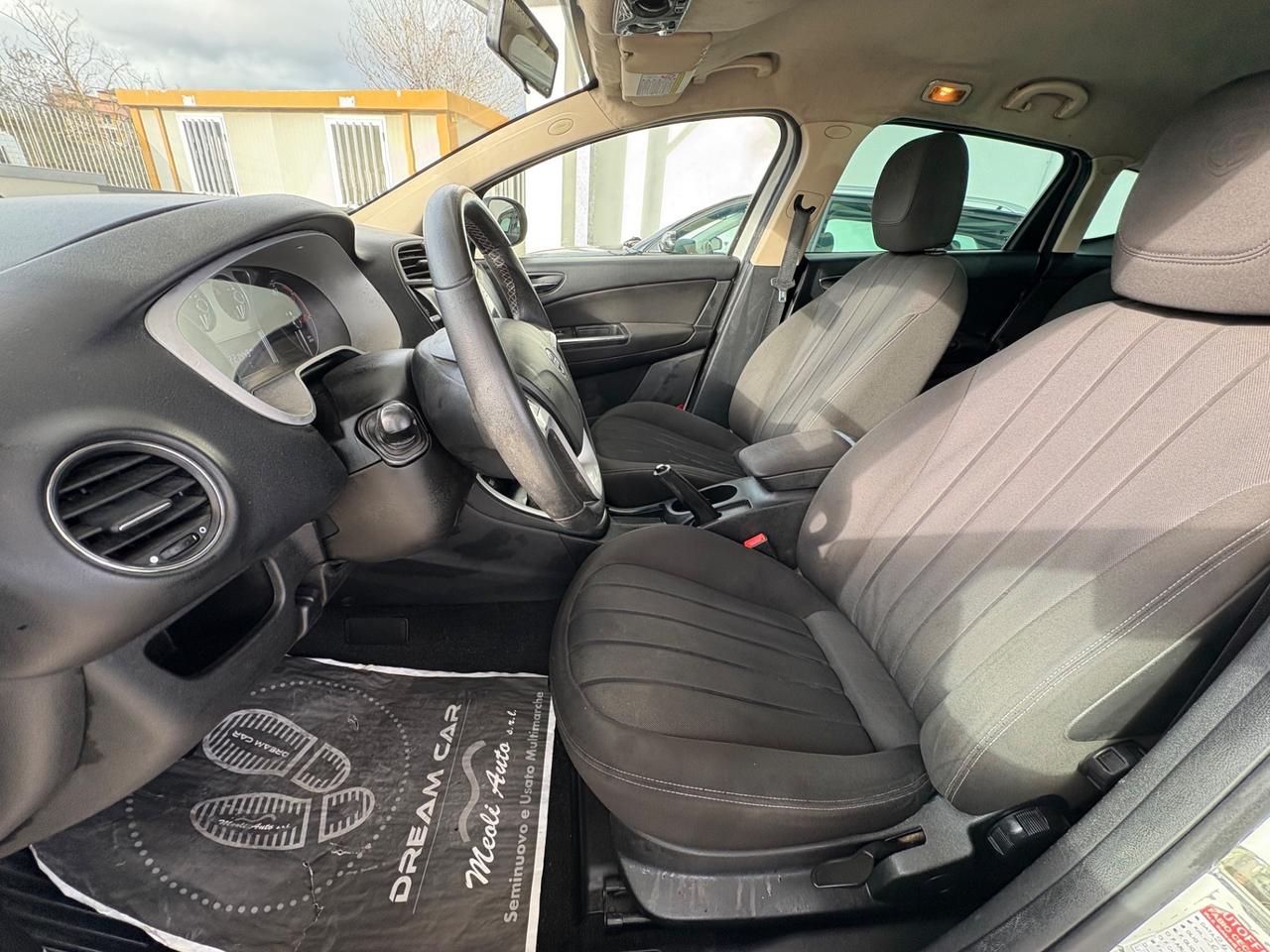 Lancia Delta 1.6 MJT DPF 105 CV Silver