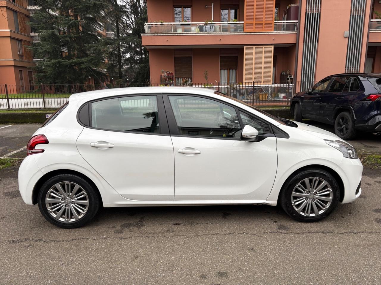 Peugeot 208 PureTech 82 5 porte Allure