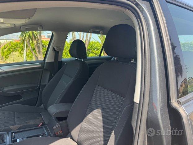 Volkswagen Golf 1.0 TSI 110 CV 5p. Trendline BlueM
