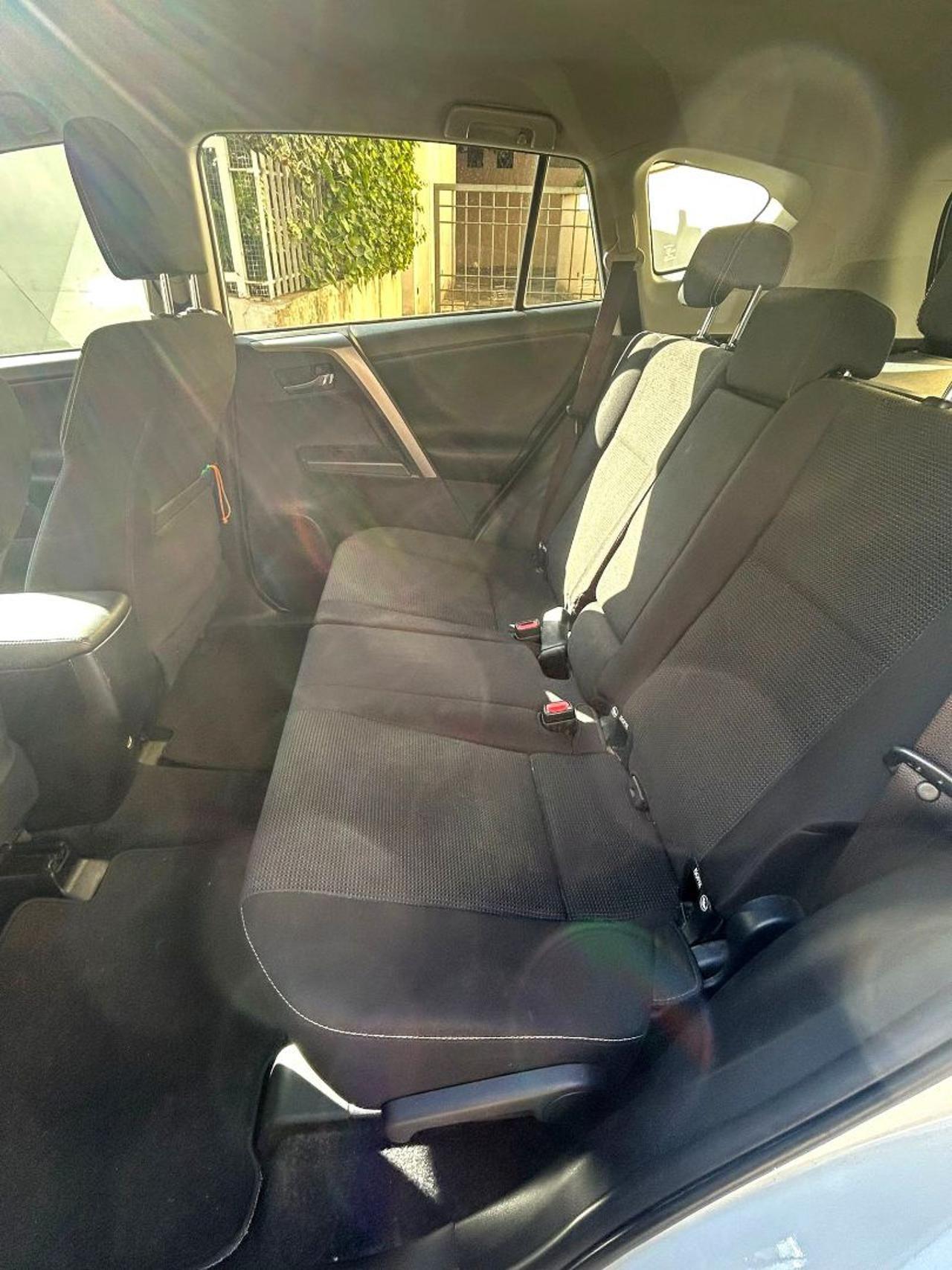 Toyota RAV 4 RAV4 2.0 D-4D 2WD Business