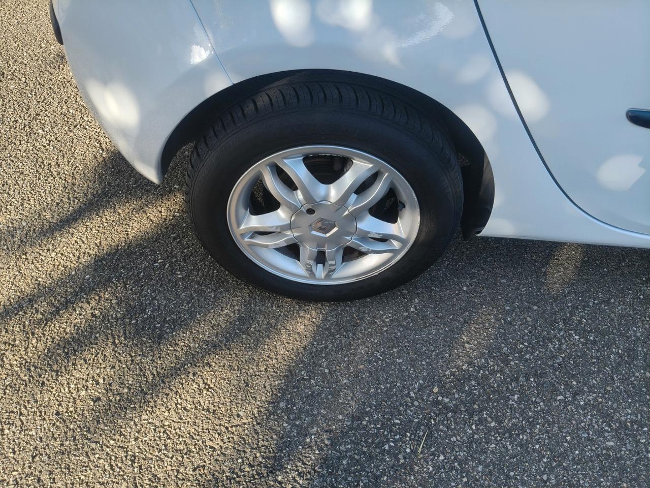 Renault Clio 1.6 5 porte SOLAMENTE 61.000 KM
