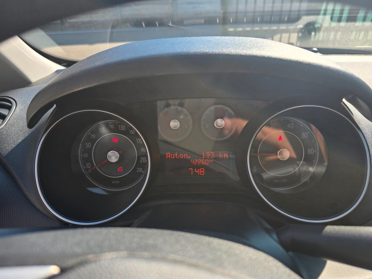 Fiat Punto 1.4BENZ 77CV NEOP 42000KM-2014
